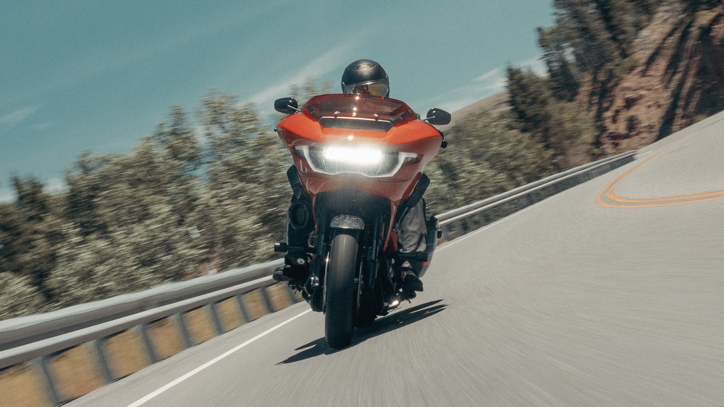 2026-cvo-road-glide-st-riding-ls-3
