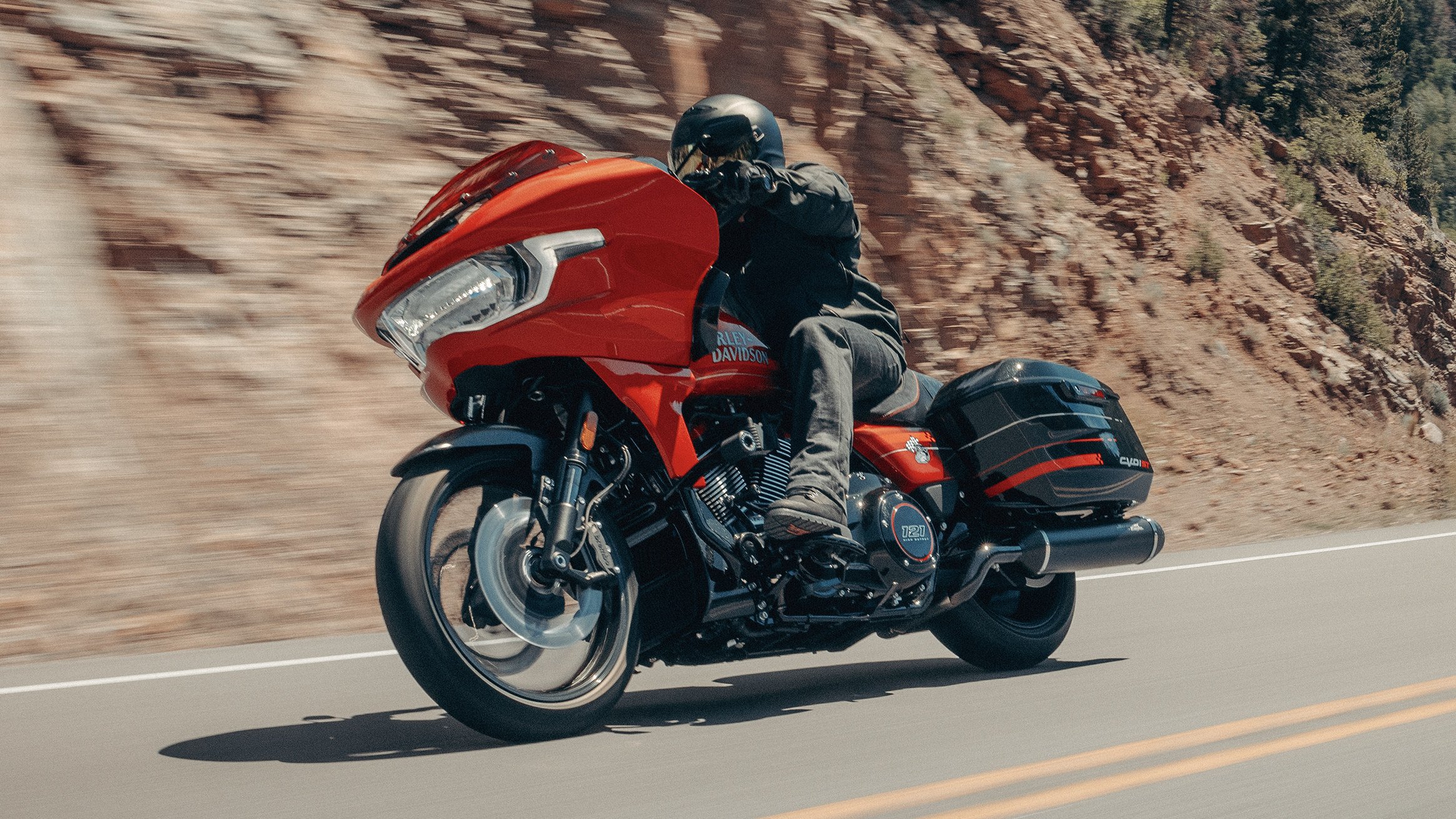 2026-cvo-road-glide-st-riding-ls-4