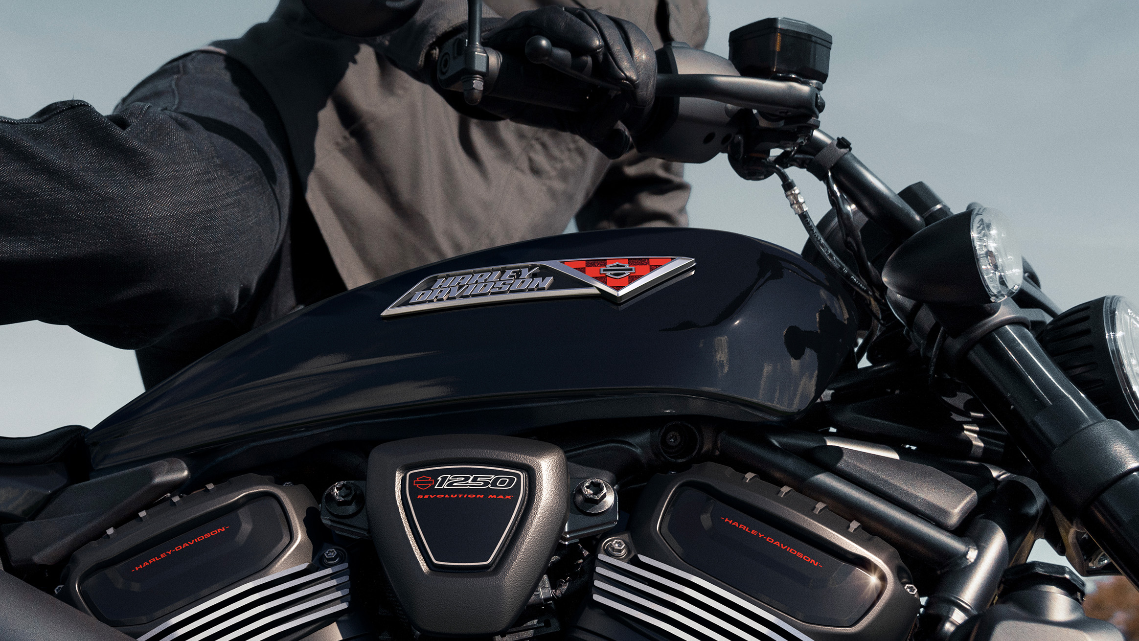 2026-sportster-s-beauty-ls-0